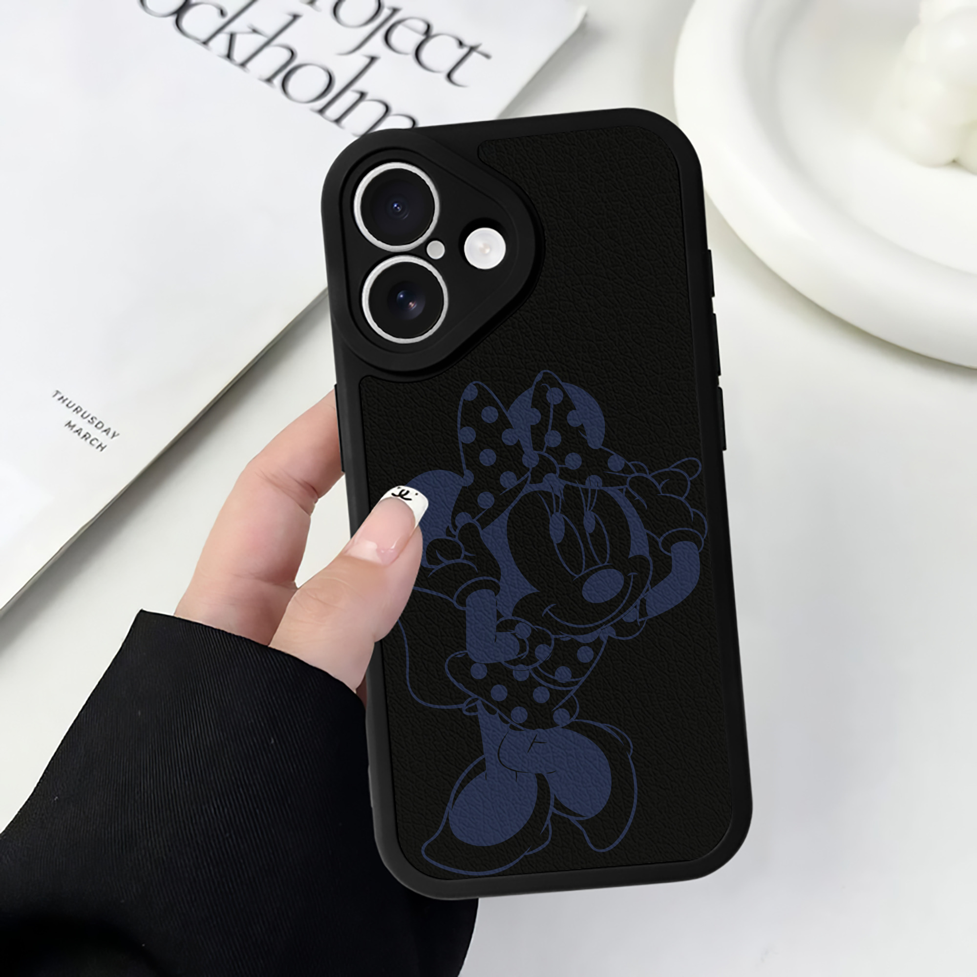 （画像用） ミッキーマウス Mickey Mouse 【iPhone 16シリーズ対応】シリコンスマホケース（レザー調） 材質：シリコン